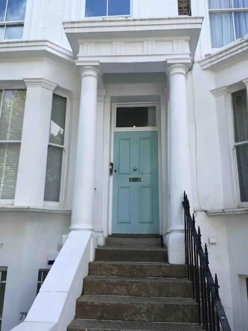 Image 4 of Newly refurbished 2-bedroom flat in Notting Hill