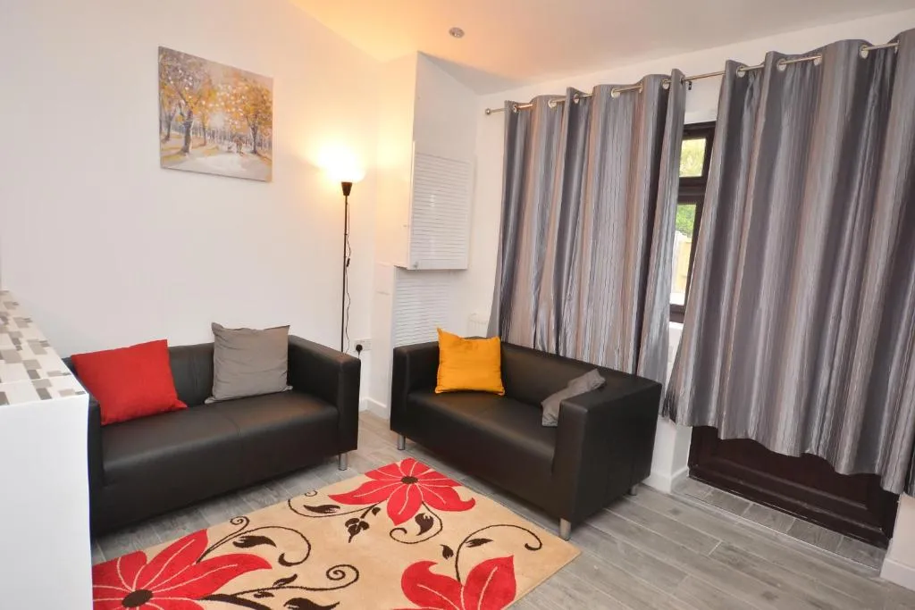 Image 1 of Newly refurbished 3 bedroom house London