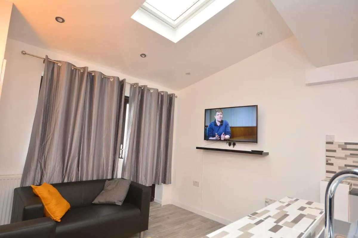 Image 5 of Newly refurbished 3 bedroom house London