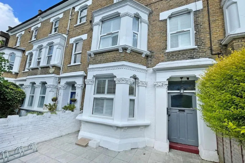 Image 5 of Newly refurbished apartment Central London
