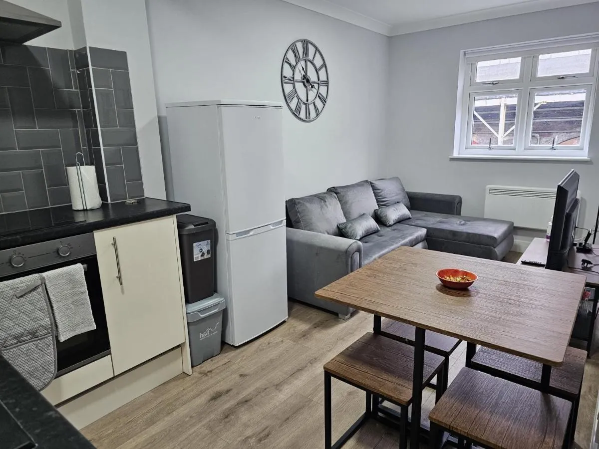 Image 4 of Newly refurbished apartment Central London