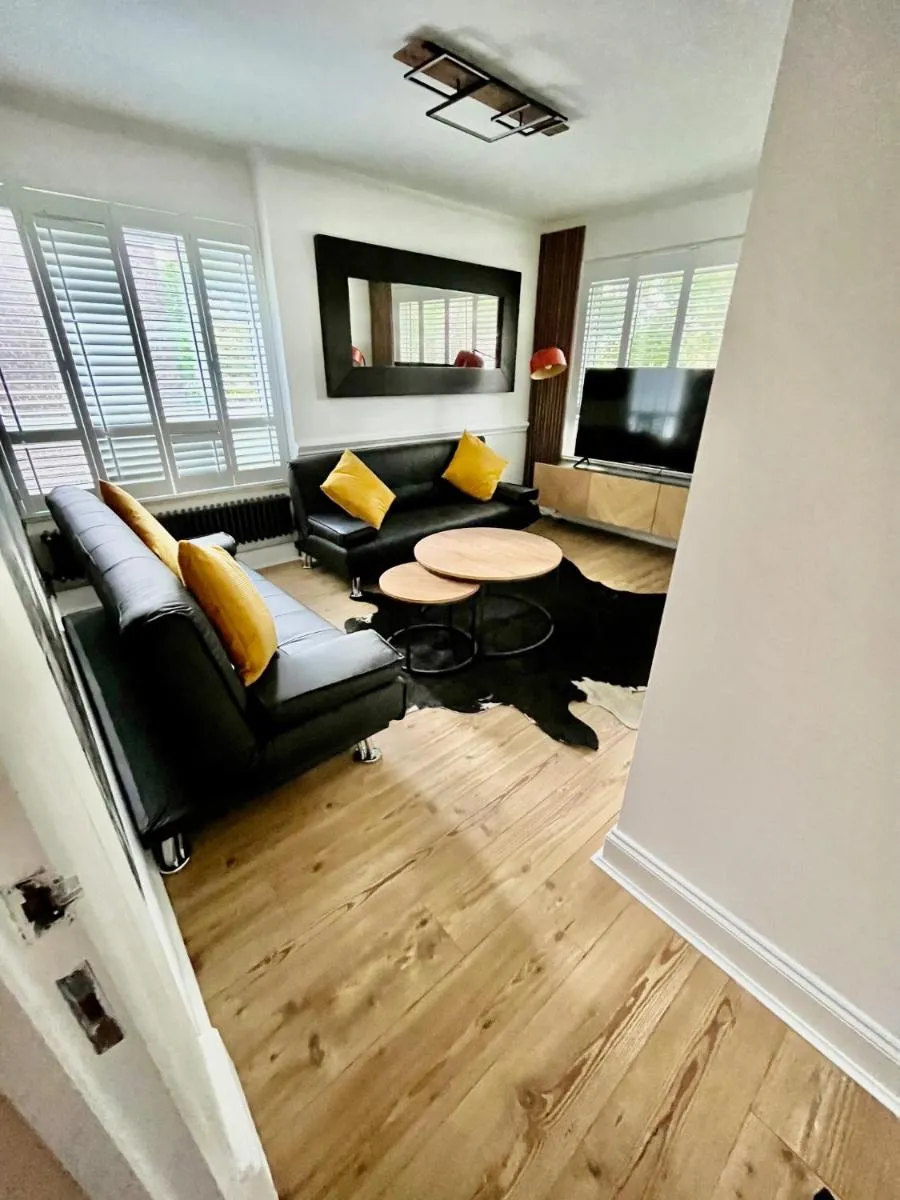 Image 4 of Newly refurbished ,chic, attractive 3 bedroom flat