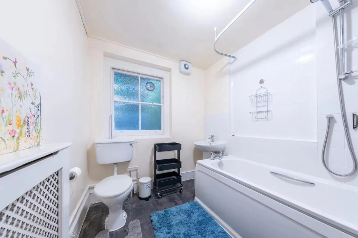Image 3 of Newly refurbished double room Camden Town