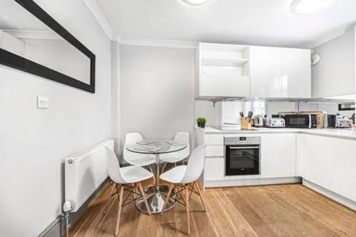 Image 4 of Nice 1BR IN C-London near Oxford Street