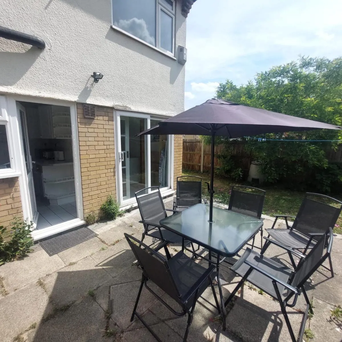 Image 5 of Nice 3 Bedroom House Wimbledon