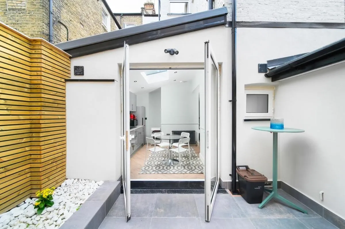 Image 3 of Nine Elms City Suites