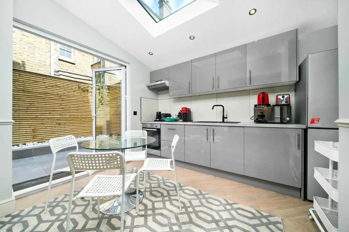 Image 4 of Nine Elms City Suites