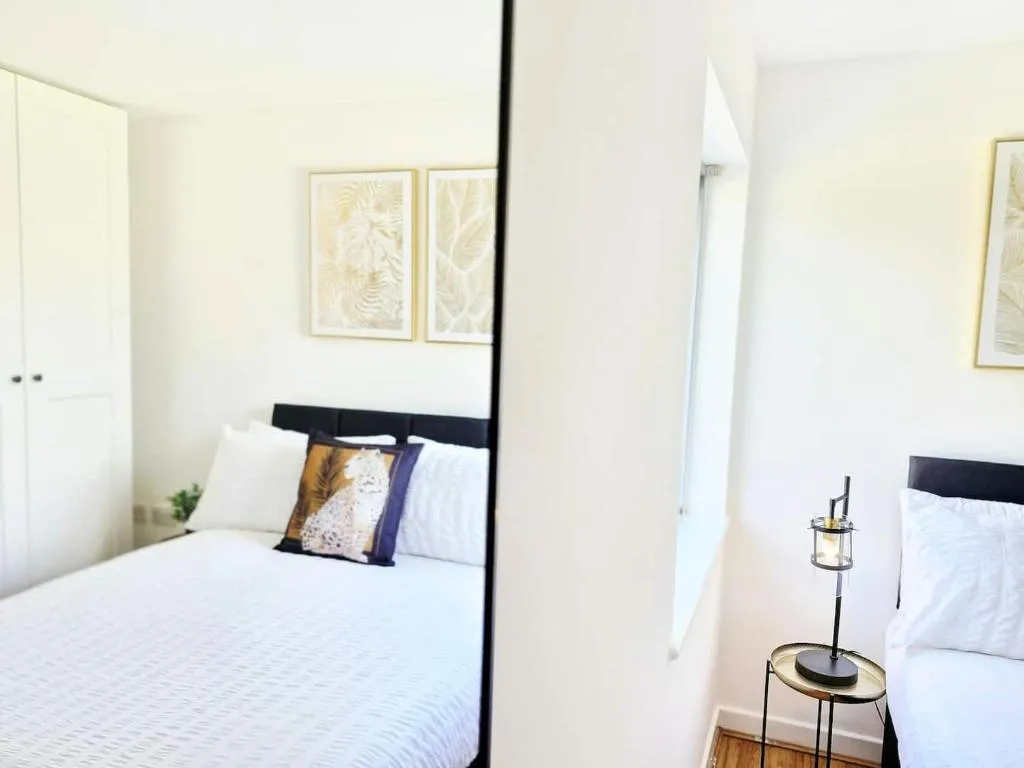 Image 1 of No8 Luxury Staysl4 min walk City linksParkCanal