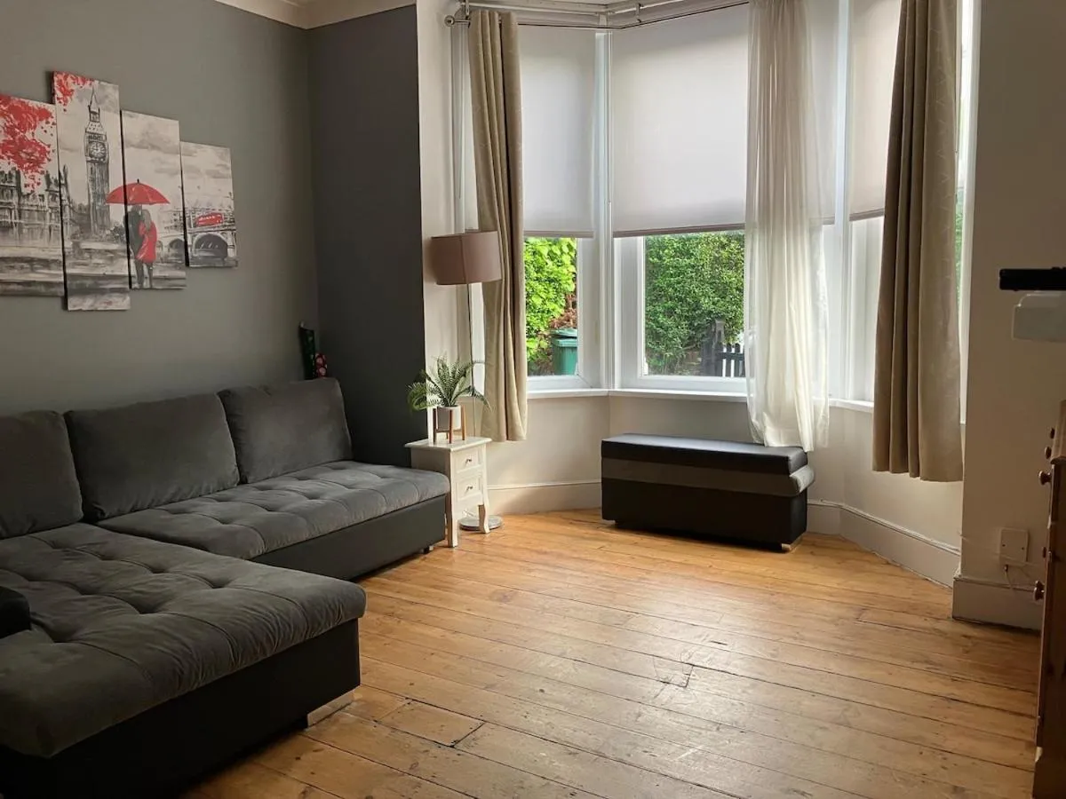 Image 4 of North Finchley – 2 bedroom flat with garden