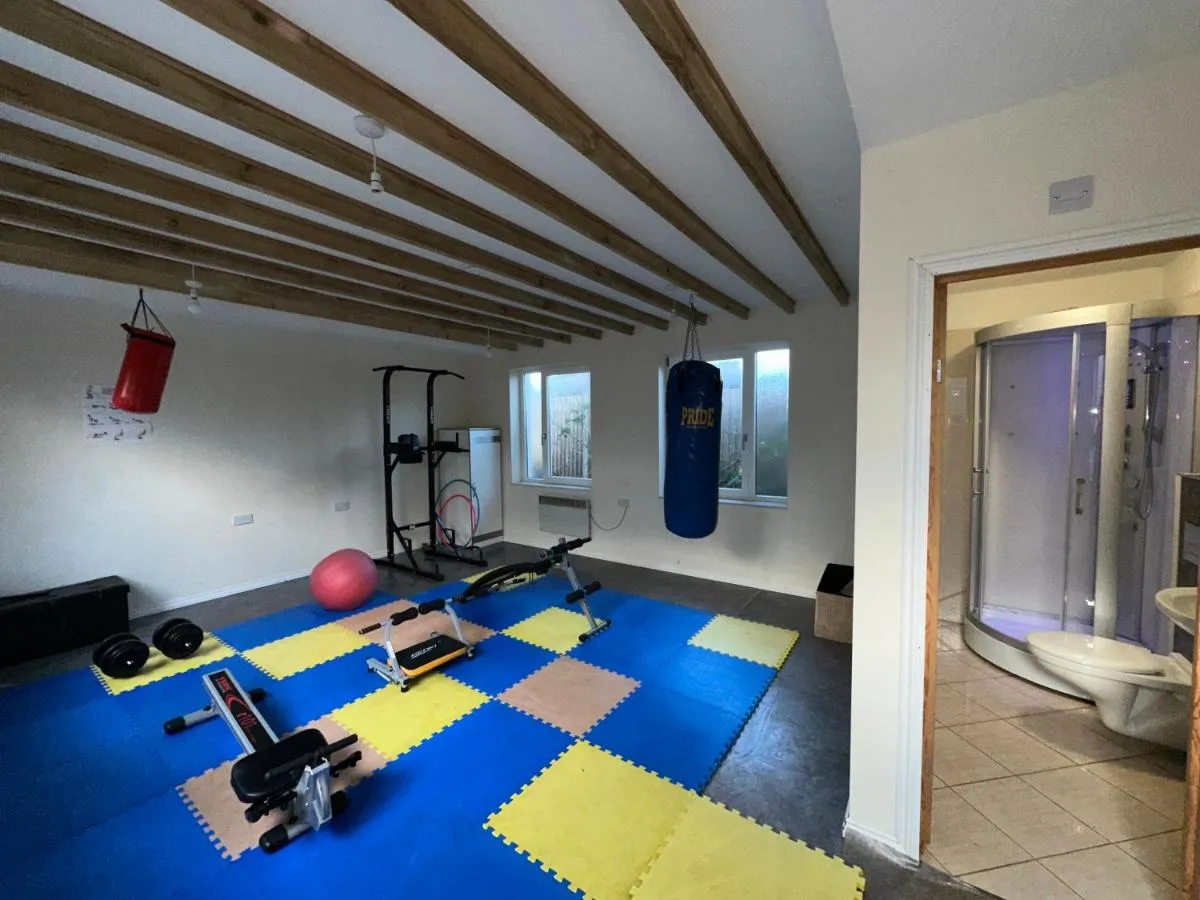 Image 3 of North London A spacious 7 bedroom house accommodating up to 18 people complete with own gym and table tennis