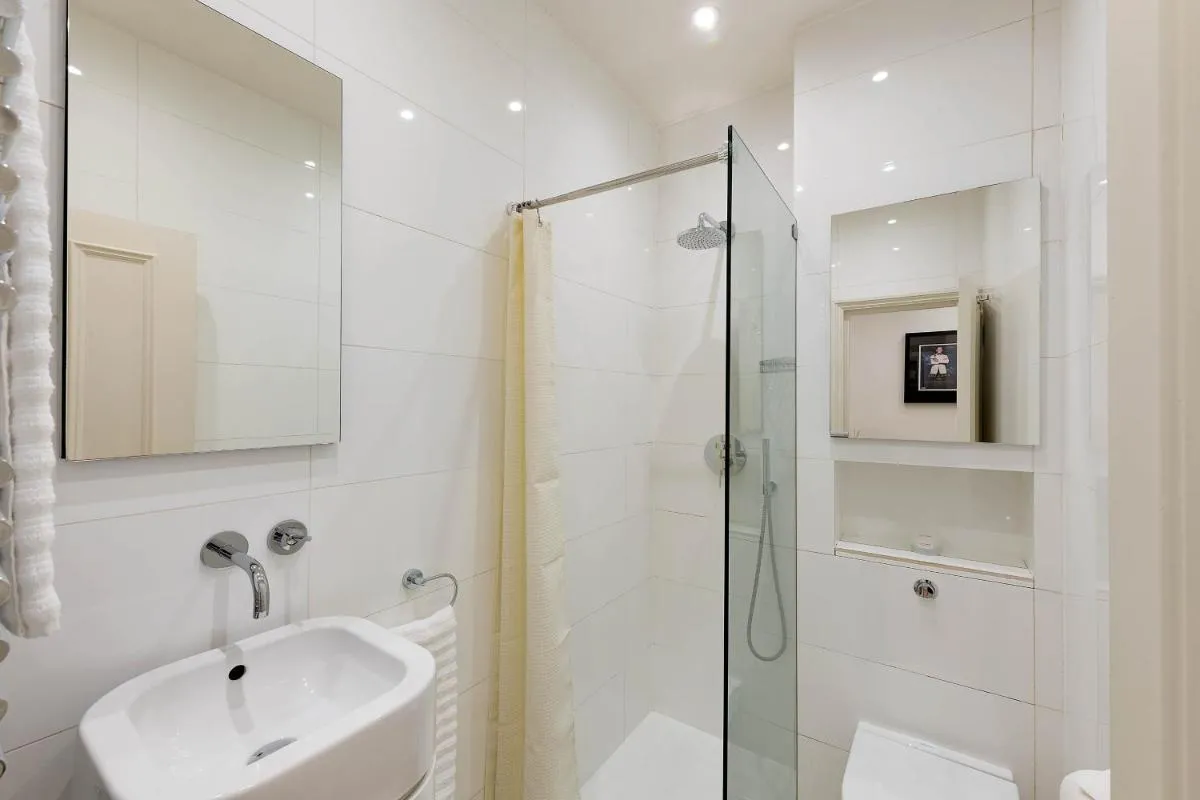 Image 3 of Notting Hill Apartment