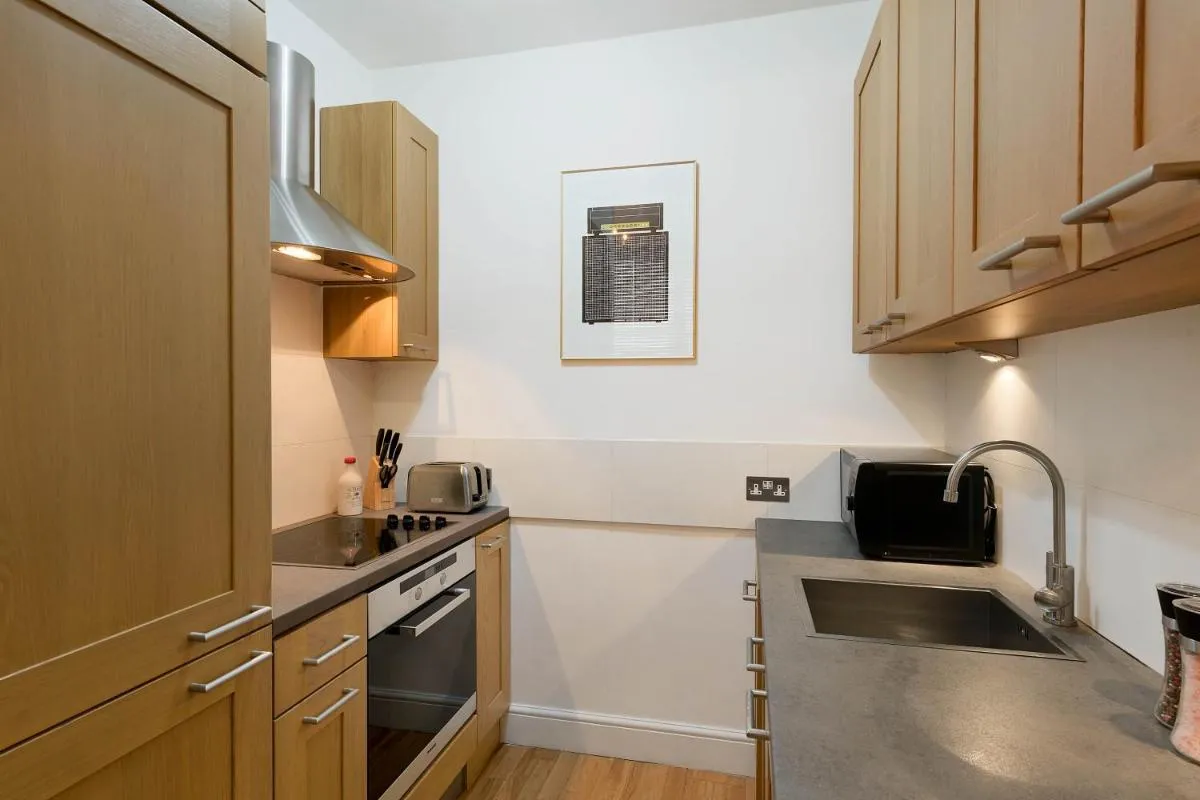 Image 4 of Notting Hill Apartment