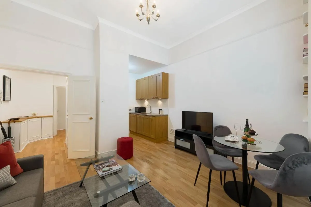 Image 5 of Notting Hill Apartment