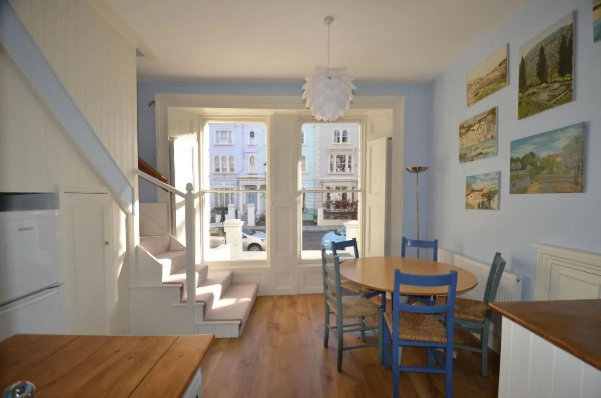 Image 5 of Notting Hill Charm -Sleeps 5 – Urban Retreat