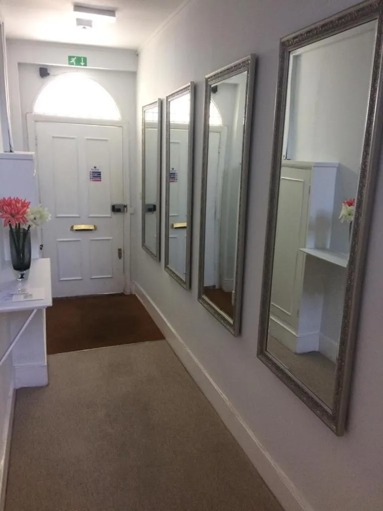 Image 4 of Notting Hill Charm -Sleeps 5 – Urban Retreat