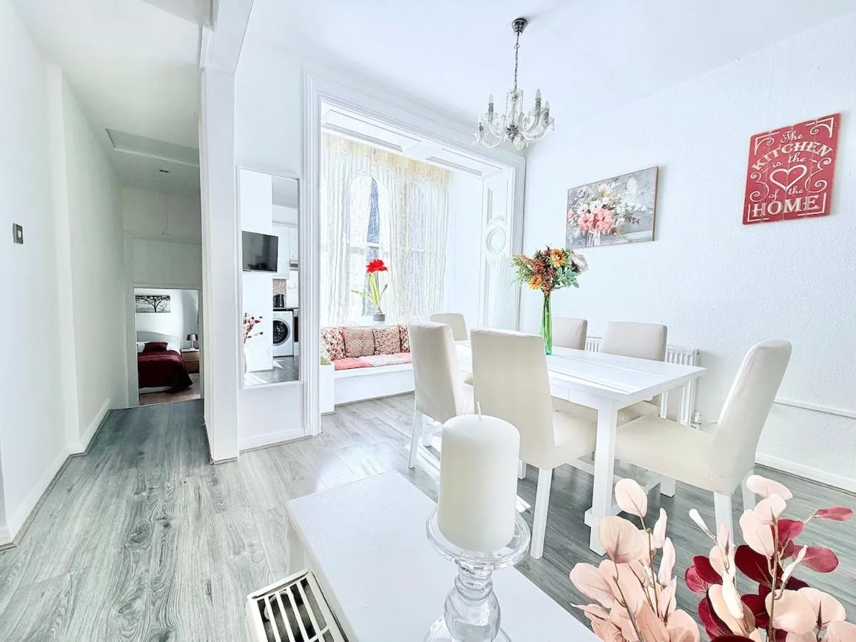 Image 5 of Notting Hill Chic Flat