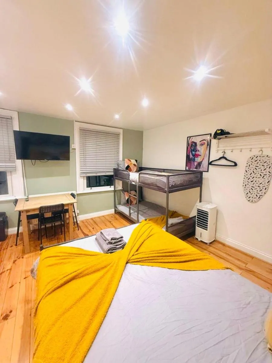 Image 5 of Notting Hill Guest Studio