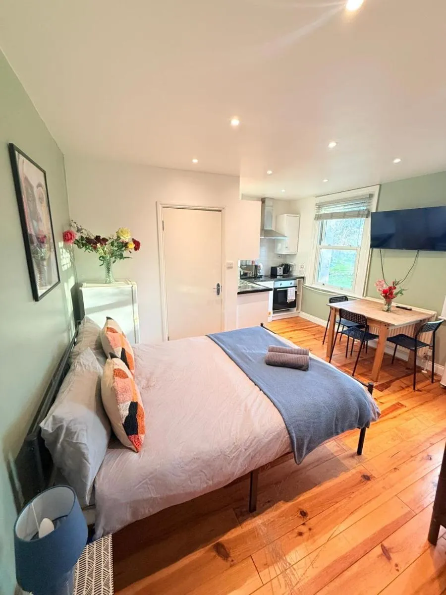 Image 4 of Notting Hill Guest Studio