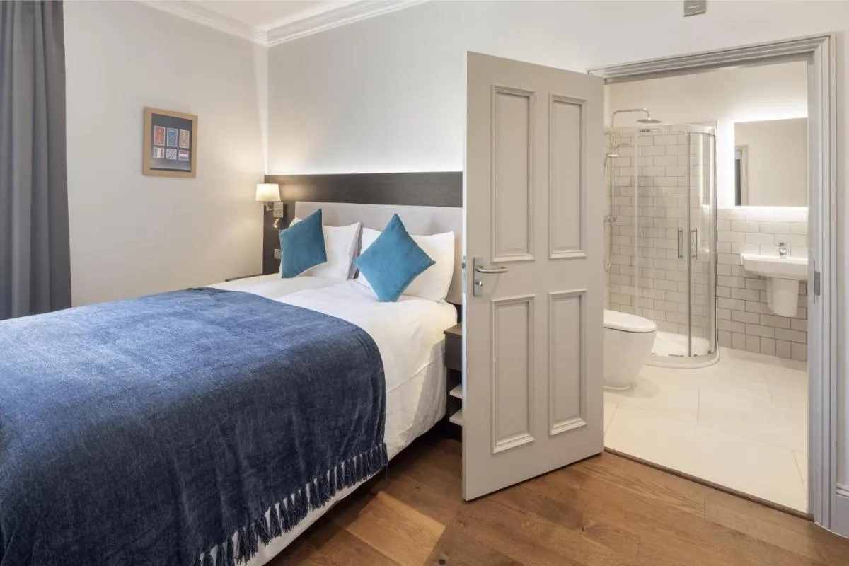 Image 3 of Notting Hill House