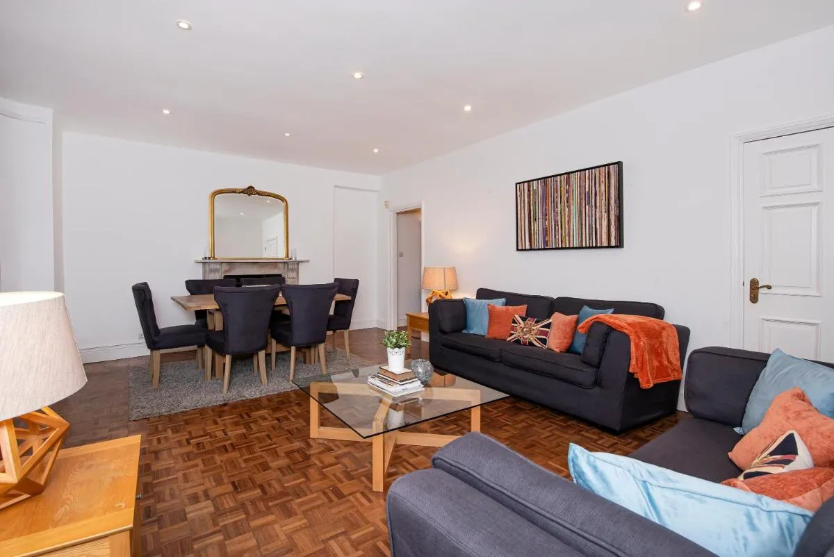 Image 3 of Notting Hill Large 3 Bed