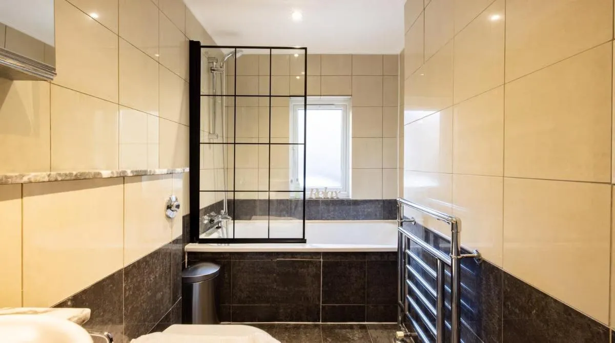 Image 3 of Notting Hill Luxury 3BR Duplex Modern Spacious Gem