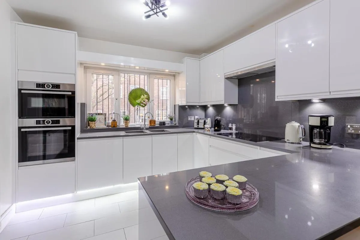 Image 3 of Notting Hill & Hyde Park EXCLUSIVE WEST-END SERENE DESIGNER FAMILY HOME 5Bed4bath