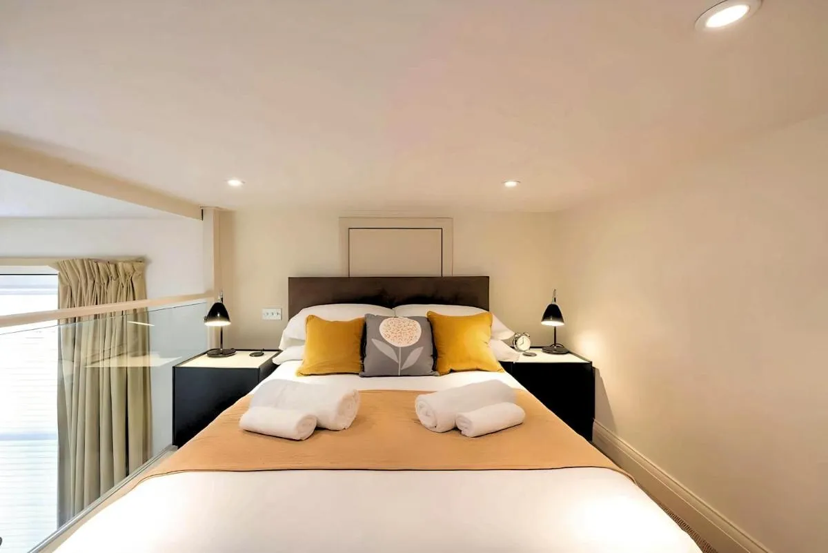 Image 3 of Notting Hill – The One One One! -4-