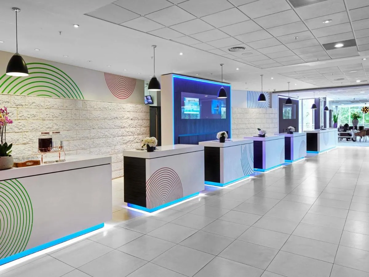 Image 3 of Novotel London West