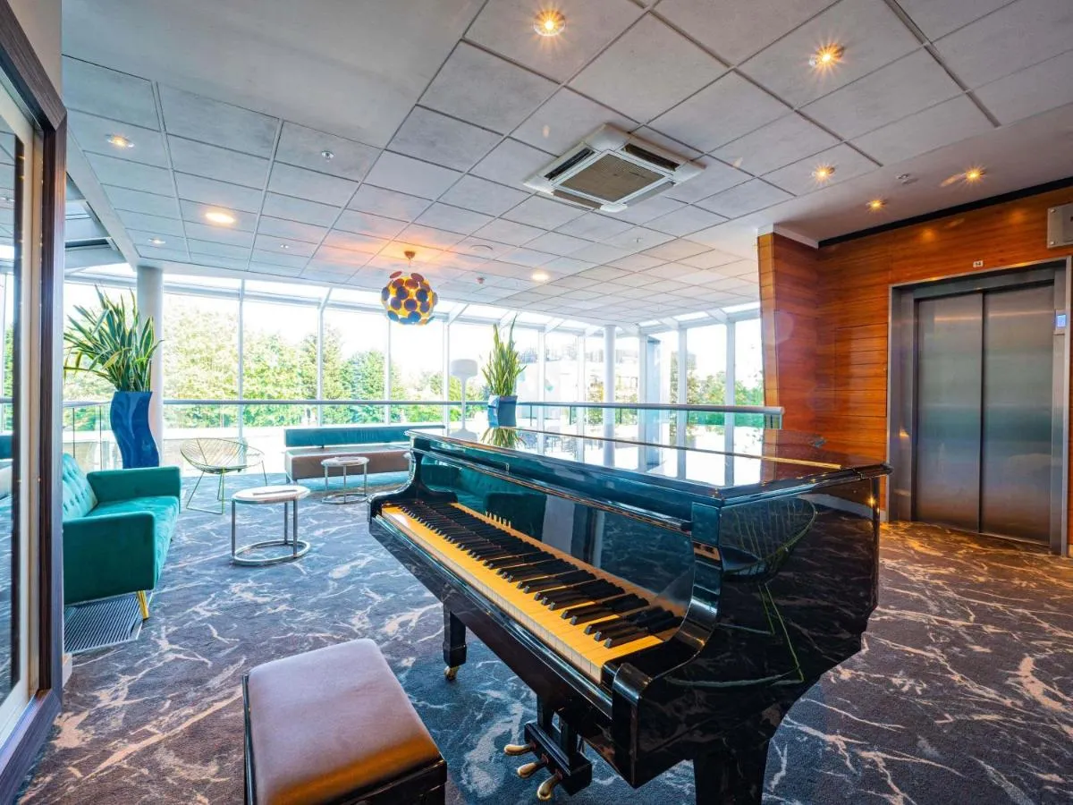 Image 5 of Novotel London West
