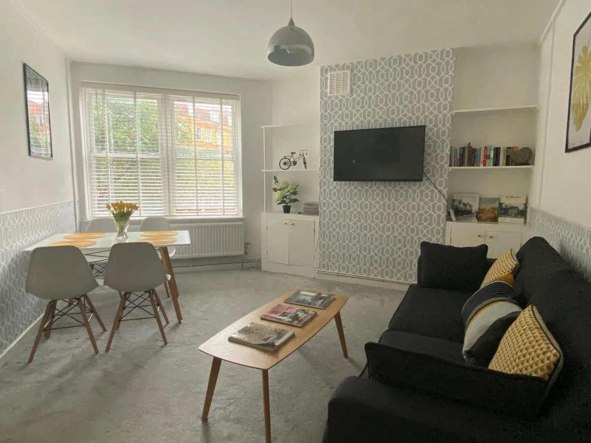 Image 5 of ONE BEDROOM FLAT IN FULHAM