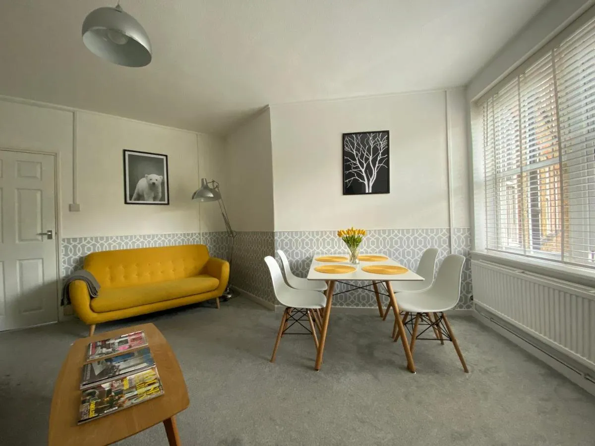 Image 3 of ONE BEDROOM FLAT IN FULHAM