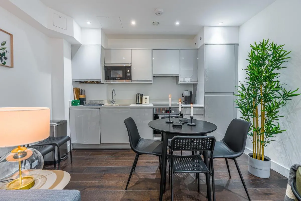 Image 4 of Old Brompton Stay by Plotseeker Sleeps 6
