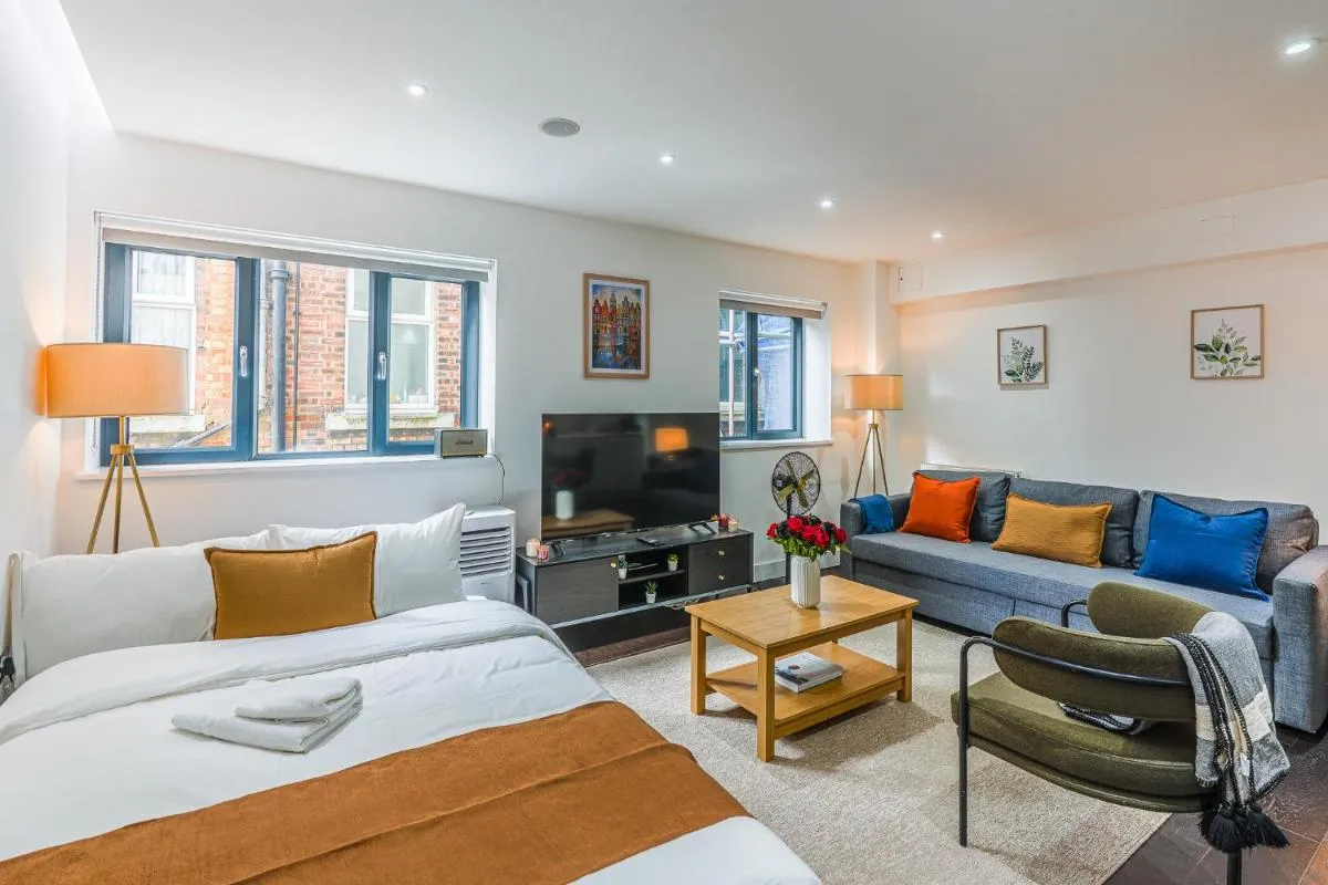 Image 5 of Old Brompton Stay by Plotseeker Sleeps 6