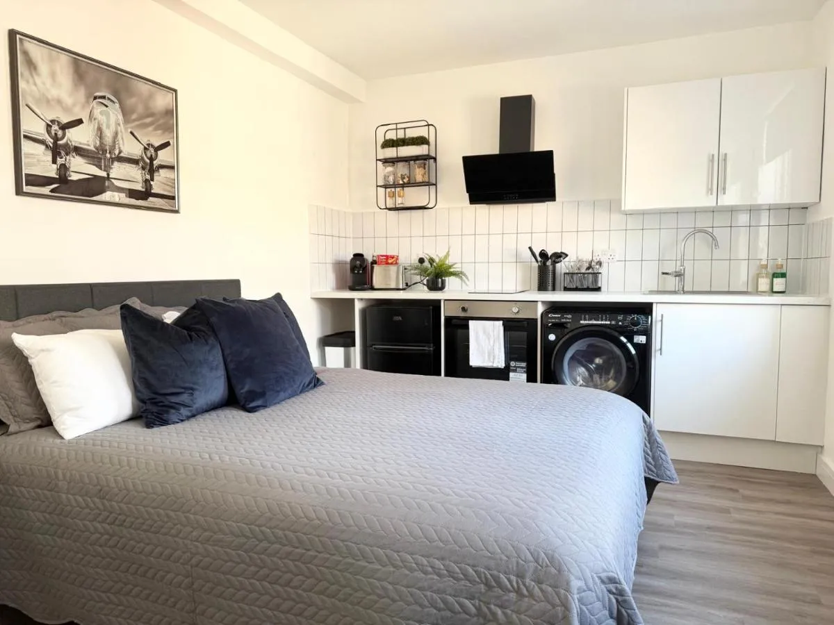 Image 3 of Old Street Studio with Washer and Dryer