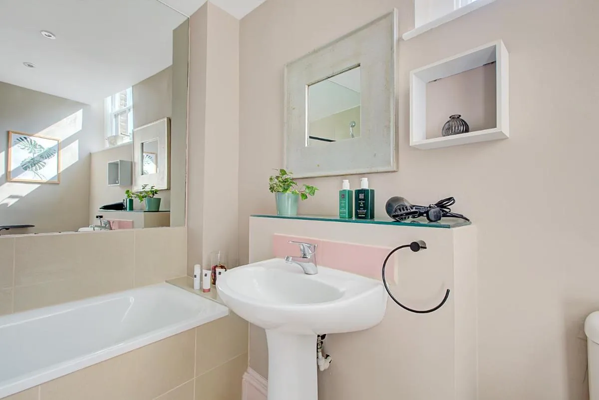 Image 3 of Old street Iconic Warehouse style 4 Bedroom 2 bath House Prime Central London Location
