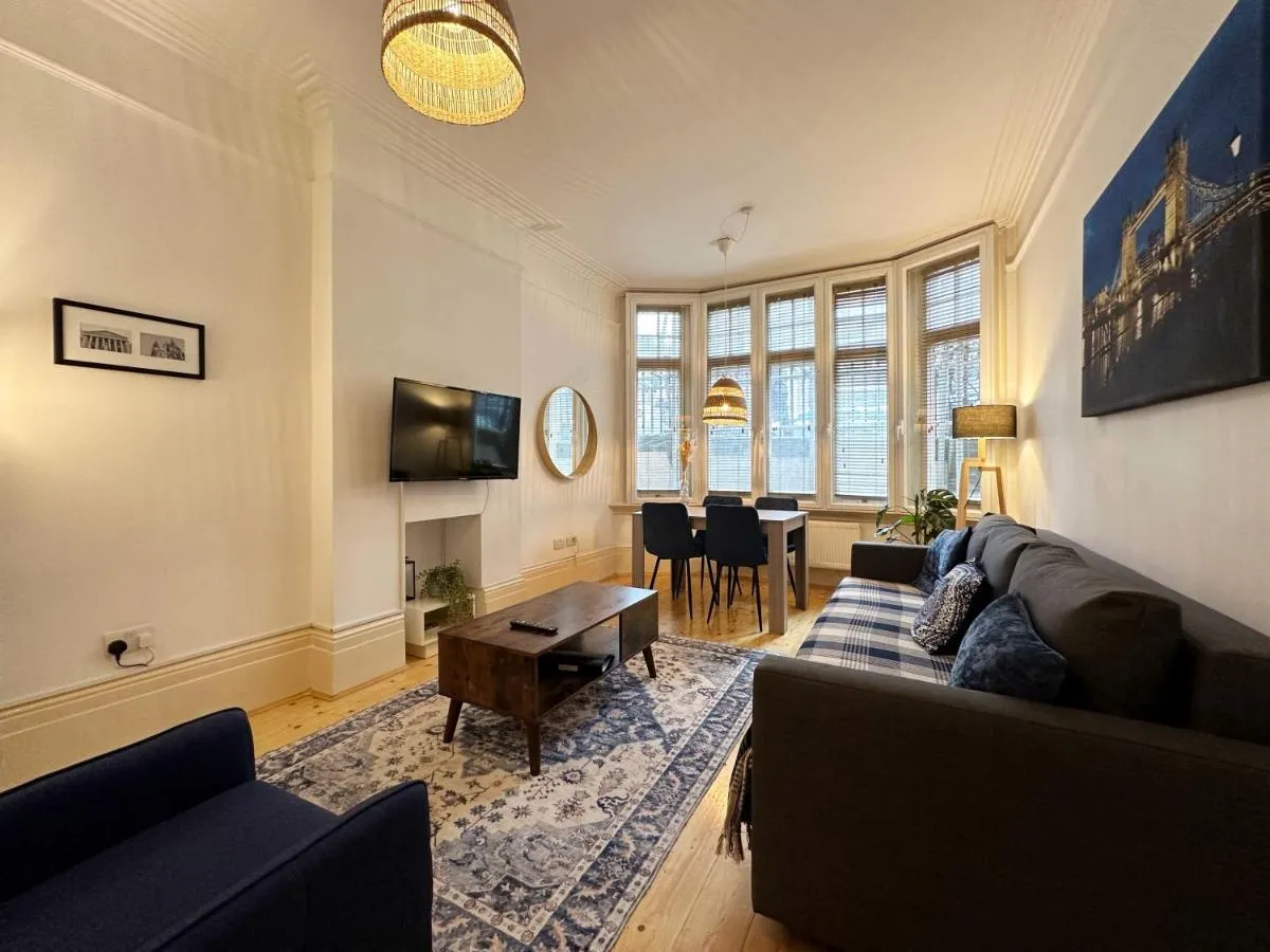 Image 5 of Oliver’s Place in Holborn – 2 Double Beds, 1 Sofa Bed, Great Location