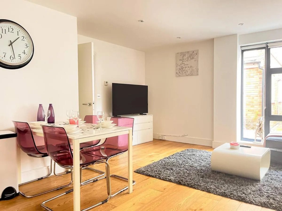 Image 4 of Omega Terrace, Luxury Modern Interior, Located Close To Alexandra Palace