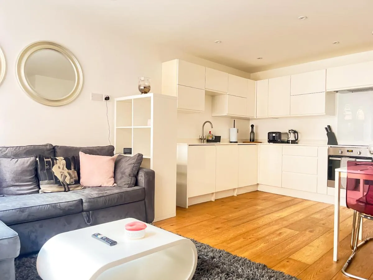 Image 5 of Omega Terrace, Luxury Modern Interior, Located Close To Alexandra Palace