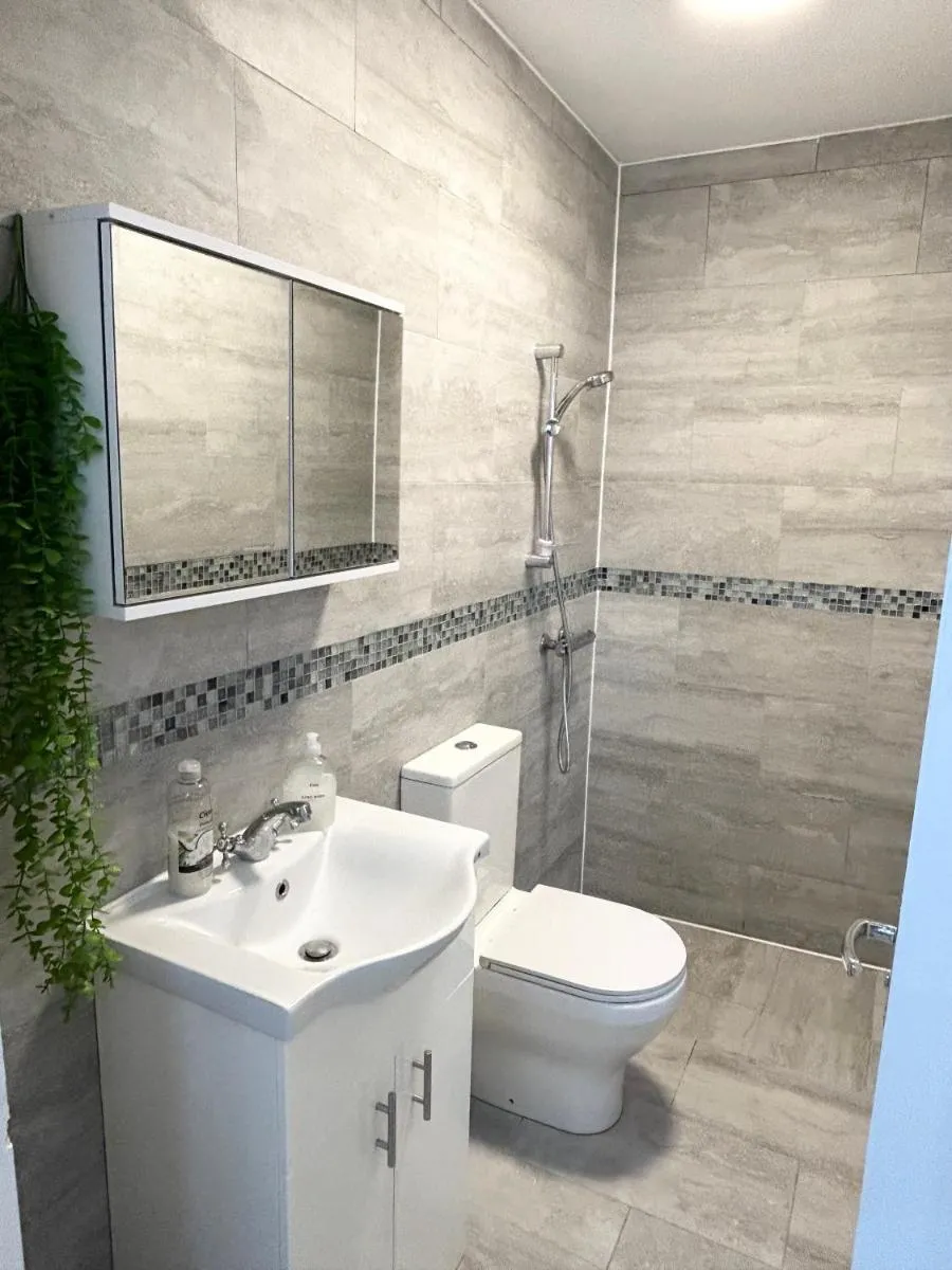 Image 4 of One Bedroom Apartment Near Heathrow Airport & London