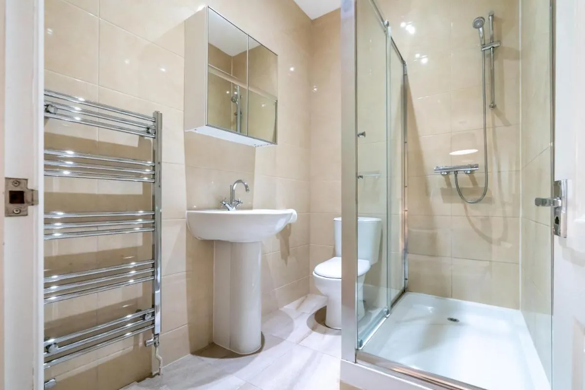 Image 3 of One Bedroom Flat in Bush Hill Park
