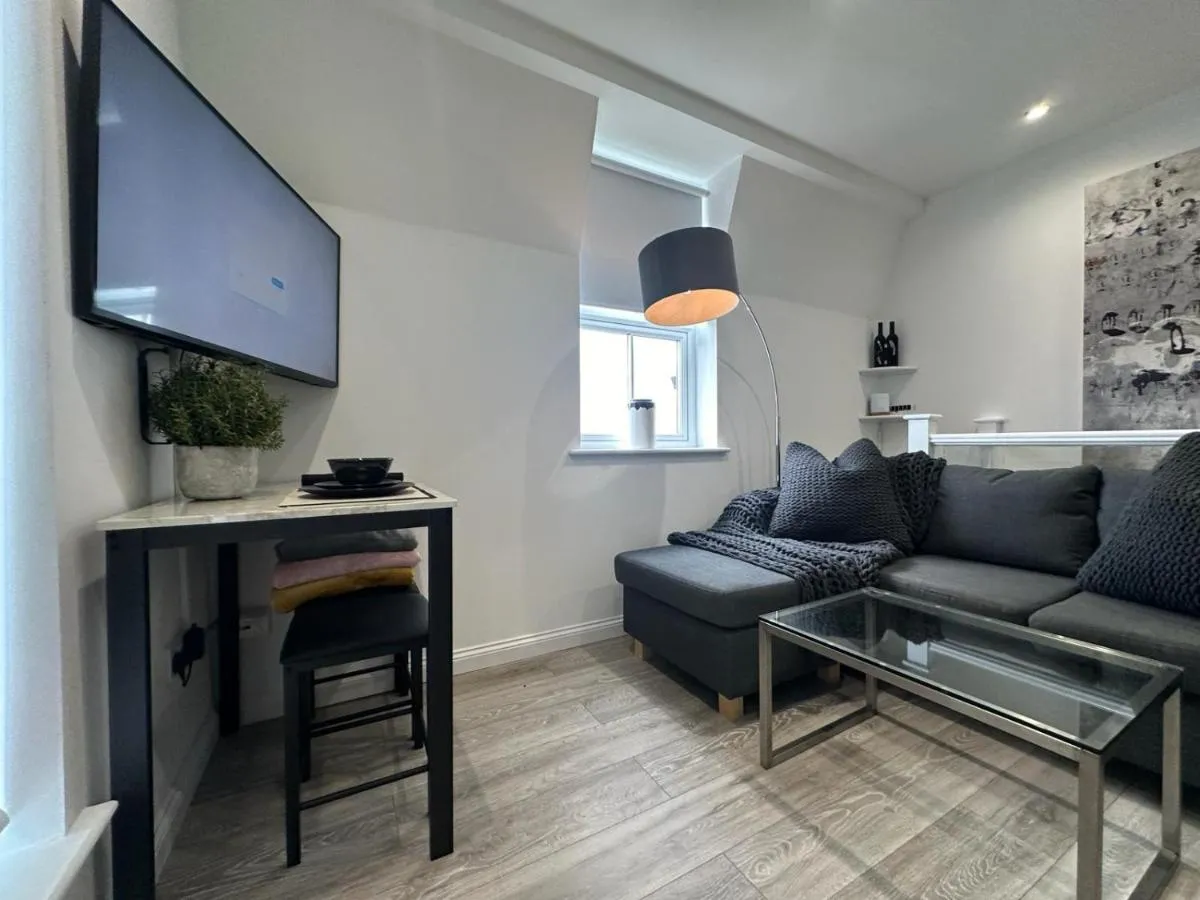 Image 5 of One bed Mews House