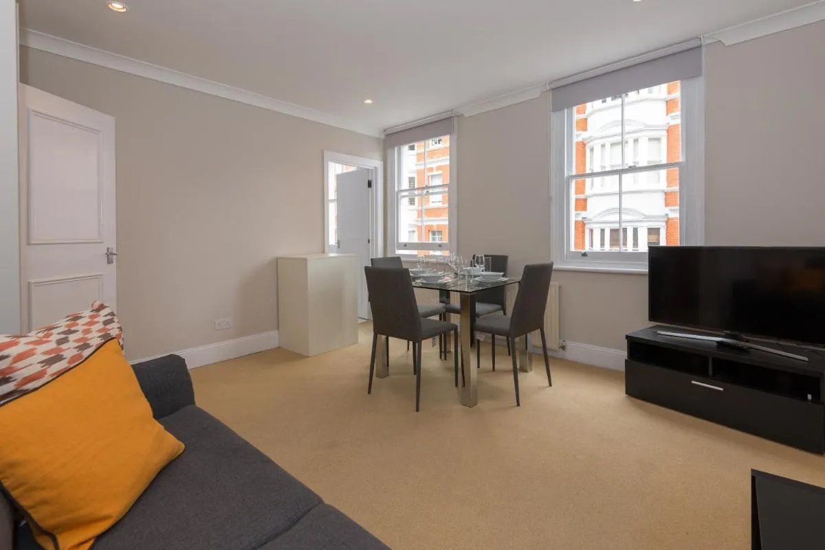 Image 4 of One bedroom High street kensington Apartment