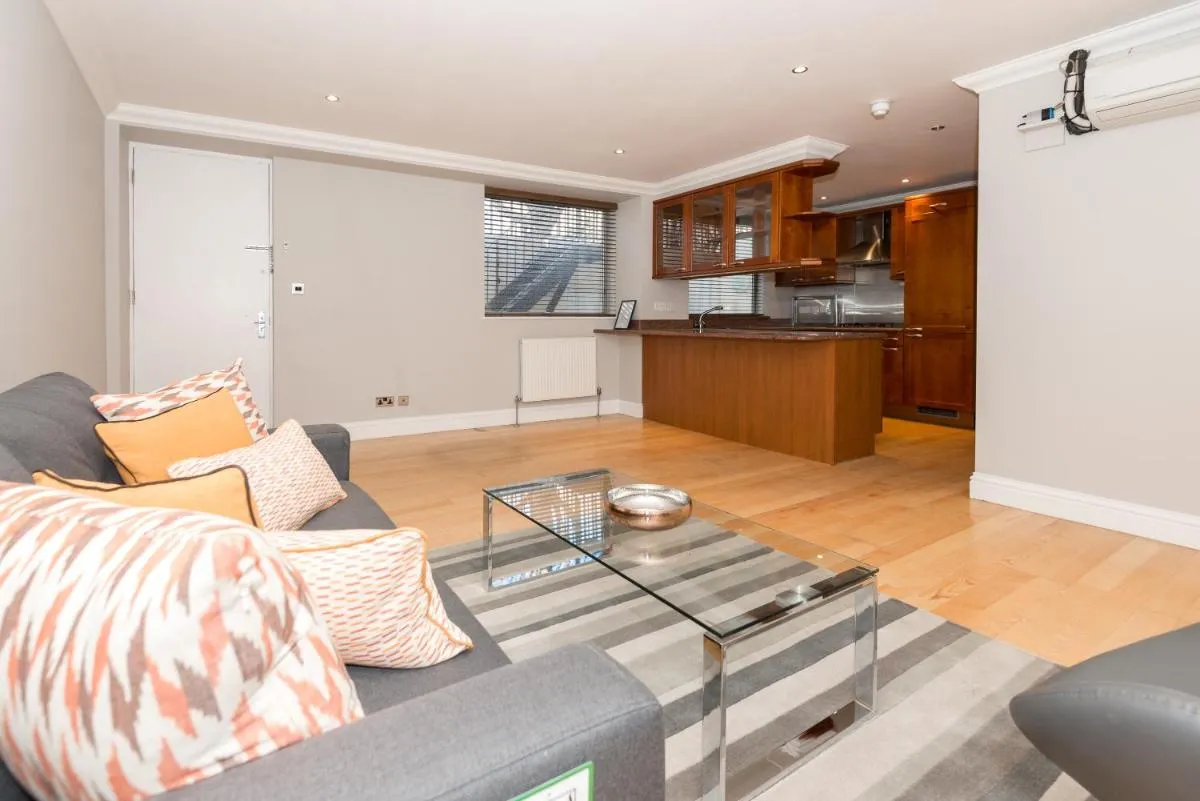 Image 4 of One bedroom Hyde Park Apartment