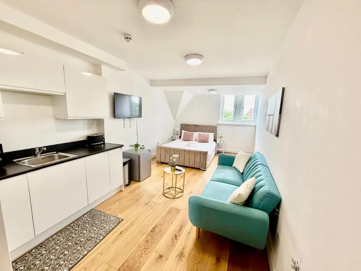 Image 3 of One bedroom apartment flat 6