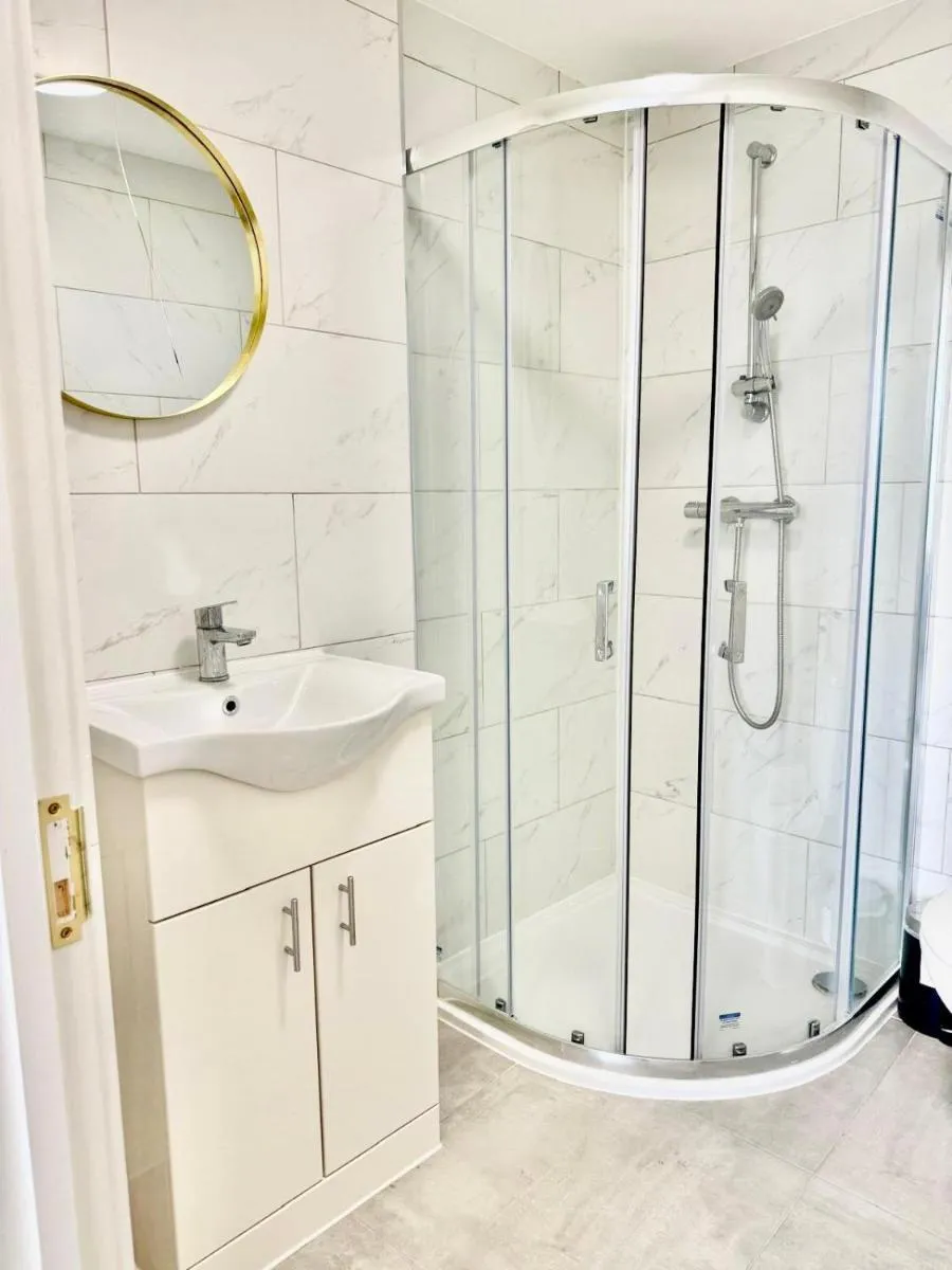 Image 4 of One bedroom apartment flat 6