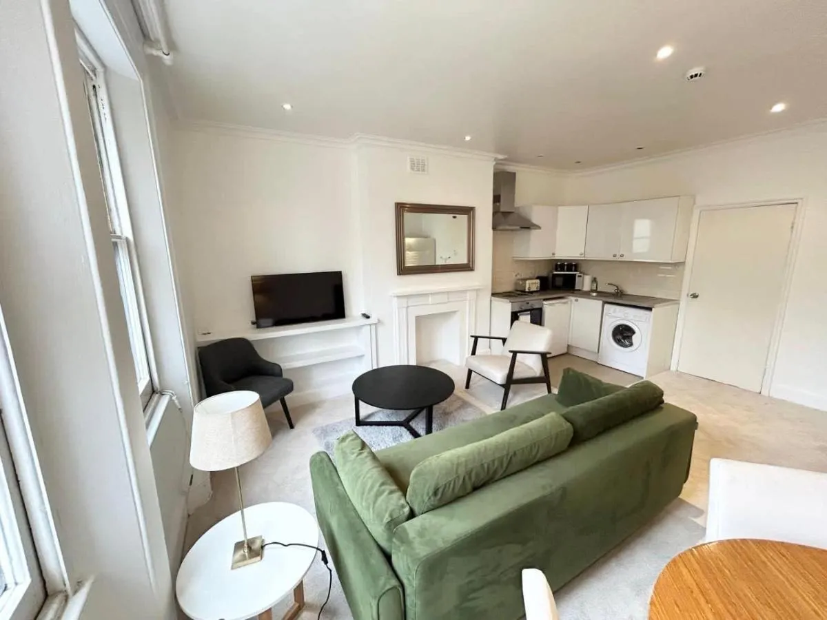 Image 3 of One bedroom flat in South Kensington