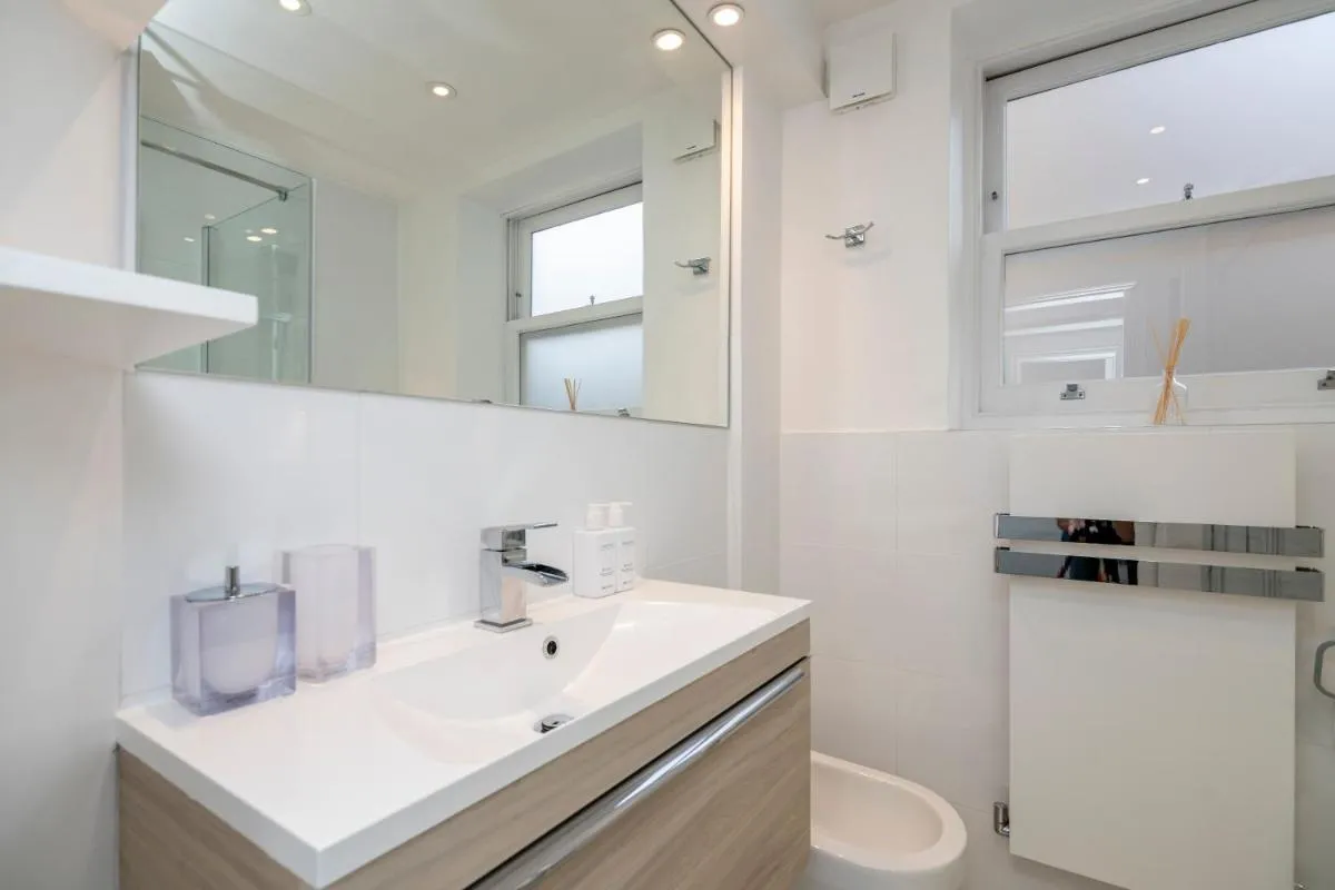 Image 3 of Outstanding 2BR Ground Floor flat in Earl’s Court
