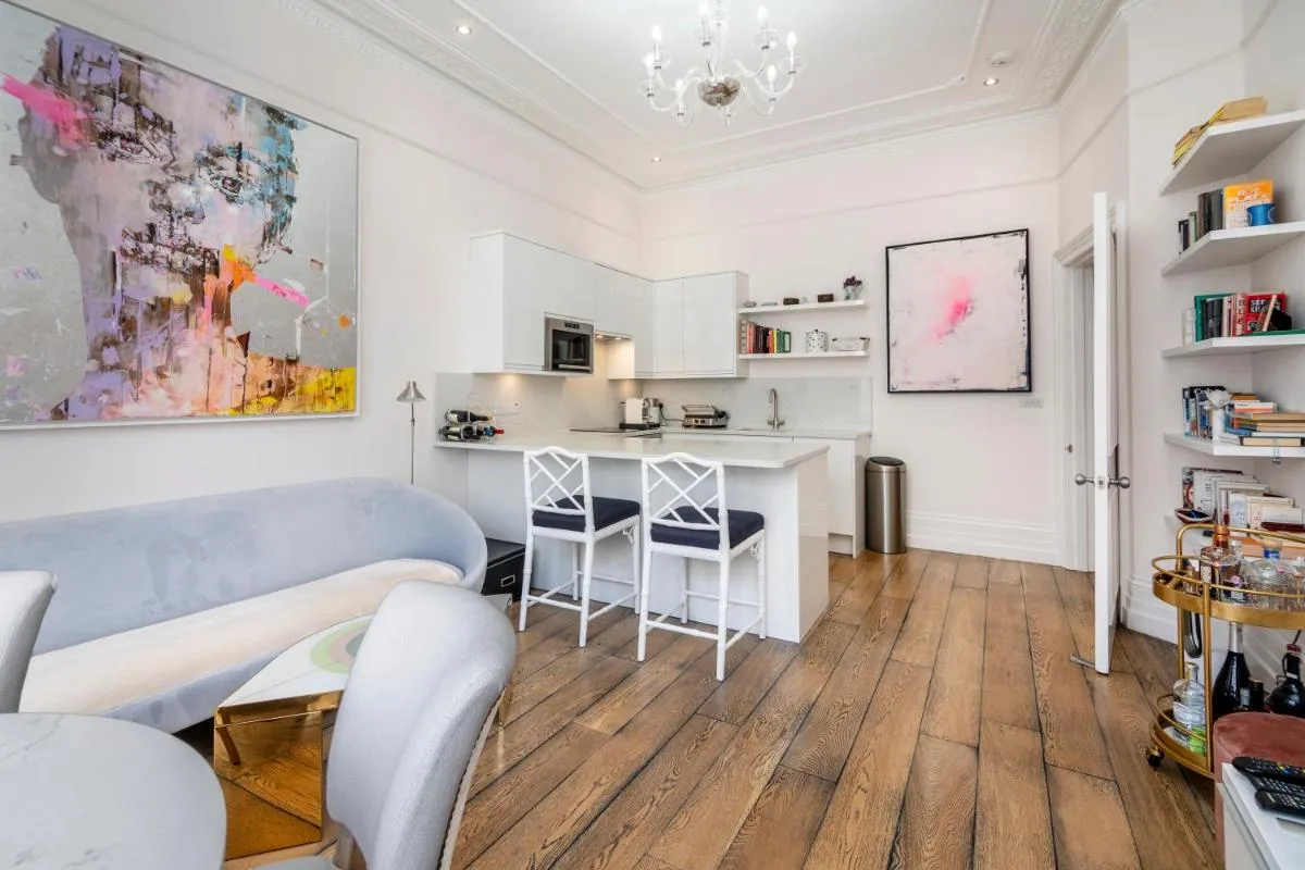 Image 4 of Outstanding 2BR Ground Floor flat in Earl’s Court