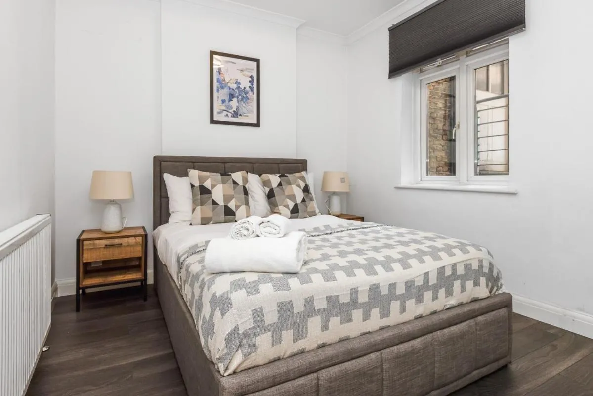 Image 5 of Outstanding 2 Bed Apartment in Central Camden Sleeps 6