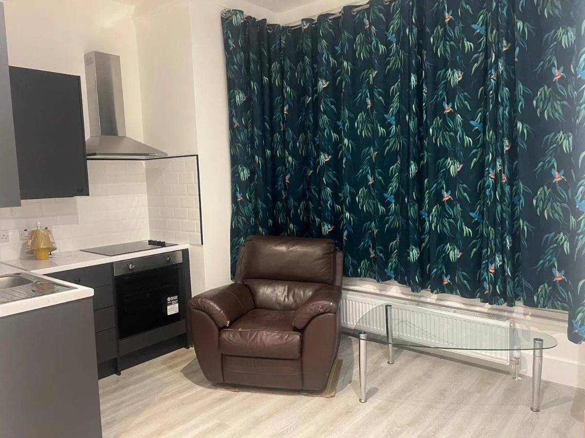 Image 4 of Outstanding Studio Flat in West Ealing